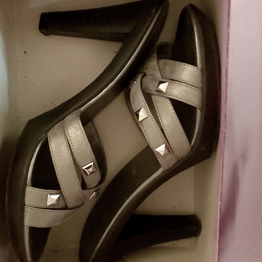 High heels sandal